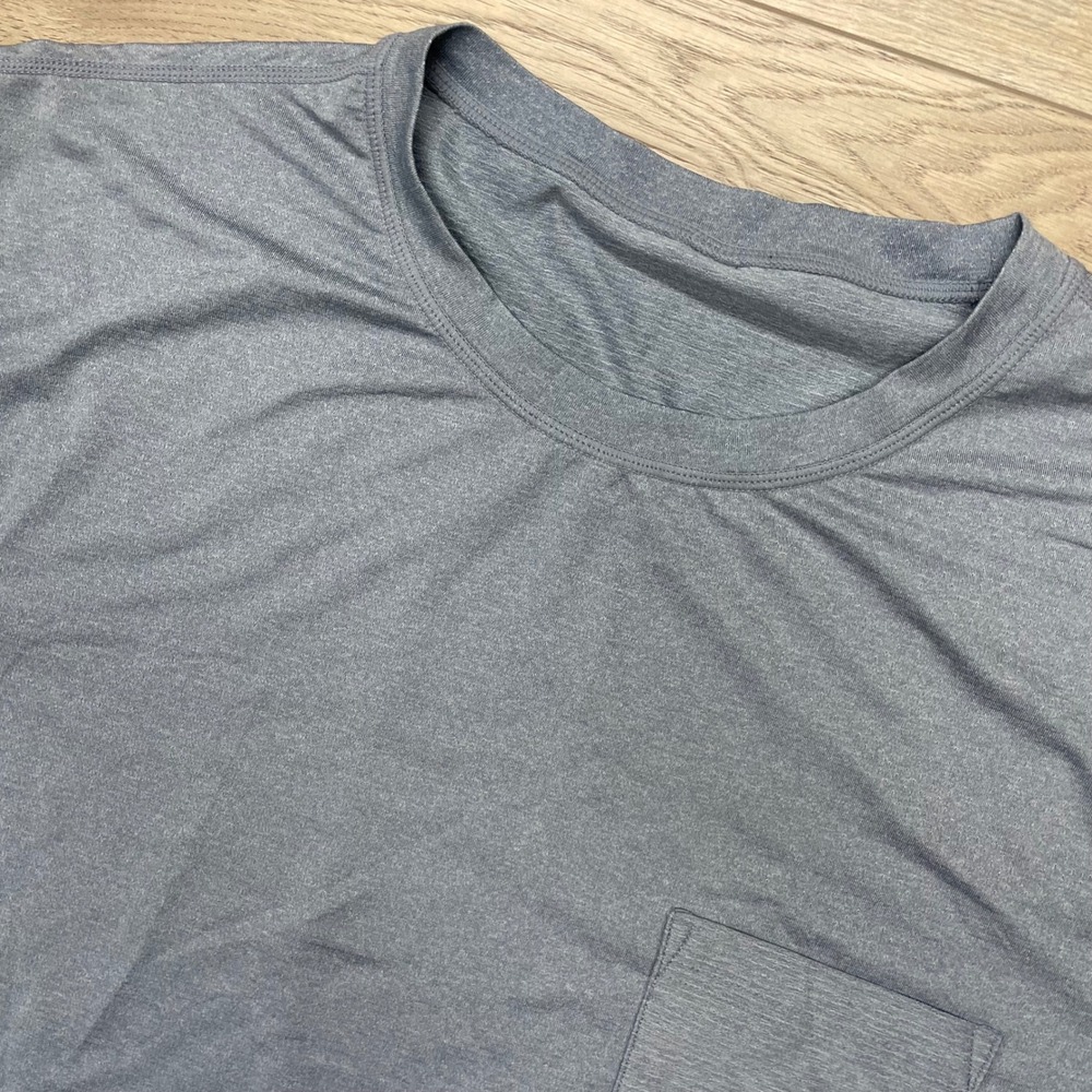 Vuori Performance Tee Mens Blue Short Sleeve Pocket T-Shirt Yoga Gym